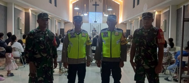 Babinsa Koramil 04/Karangkobar Bersama Bhabinkamtibmas Giat Pengaman Ibadah Jum'at Agung Greja JKl Anugerah ILLAHI