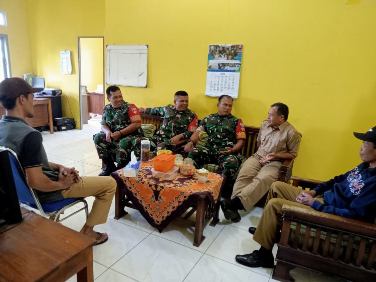 Pererat Silaturahim Babinsa Jalin Komsos Dengan Perangkat Desa Paweden