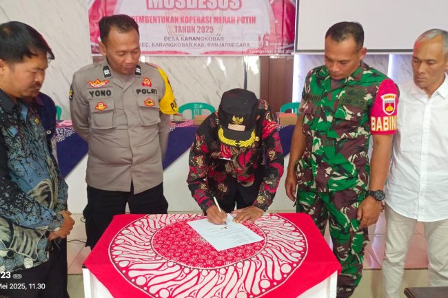 Babinsa Koramil 04/Karangkobar  Hadiri Musdesus Pembentukan Koperasi Merah Putih