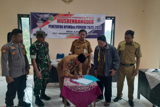 Mewakili Danramil Babinsa Hadiri Musrenbangdes Rencana Pembangunan Jangka Menengah Desa Periode 2025-2032