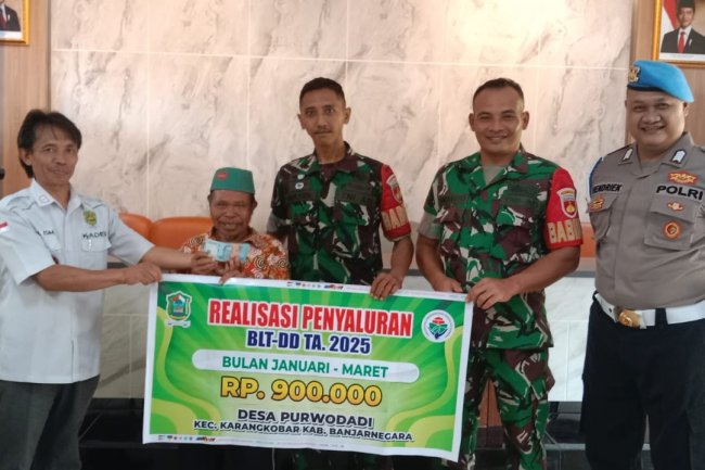 Babinsa Bersama Bhabinkamtibmas Ikut Serta Mendampingi Penyaluran BLT-DD Desa Purwodadi