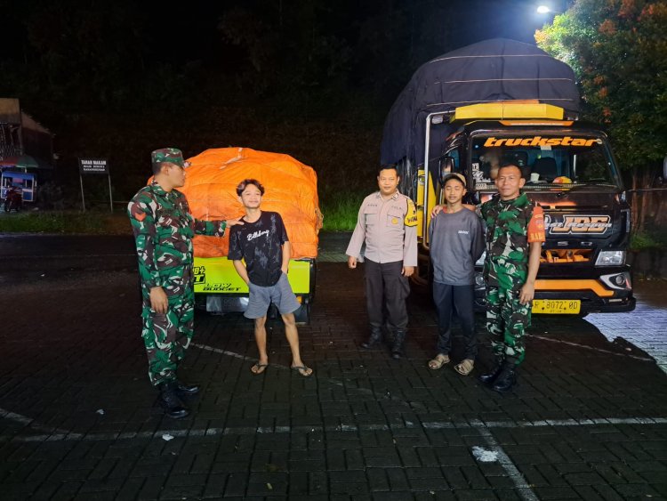 Babinsa Koramil 04/Karangkobar Bersama Bhabinkamtibmas  Melaksanakan Patroli Malam Hari