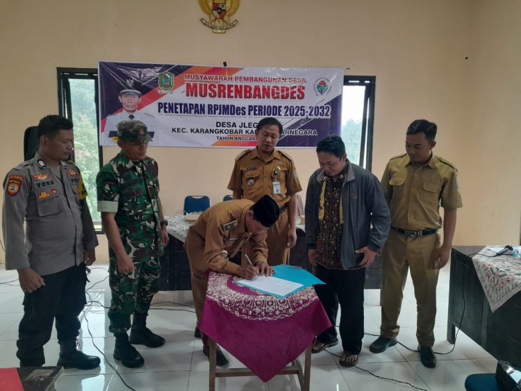 Mewakili Danramil Babinsa Hadiri Musrenbangdes Rencana Pembangunan Jangka Menengah Desa Periode 2025-2032
