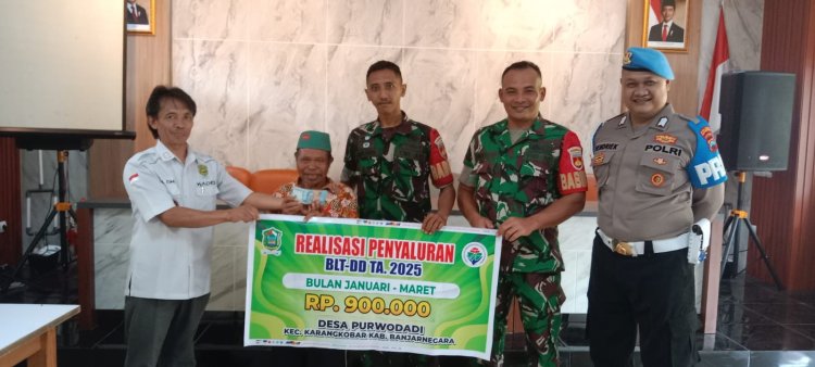 Babinsa Bersama Bhabinkamtibmas Ikut Serta Mendampingi Penyaluran BLT-DD Desa Purwodadi