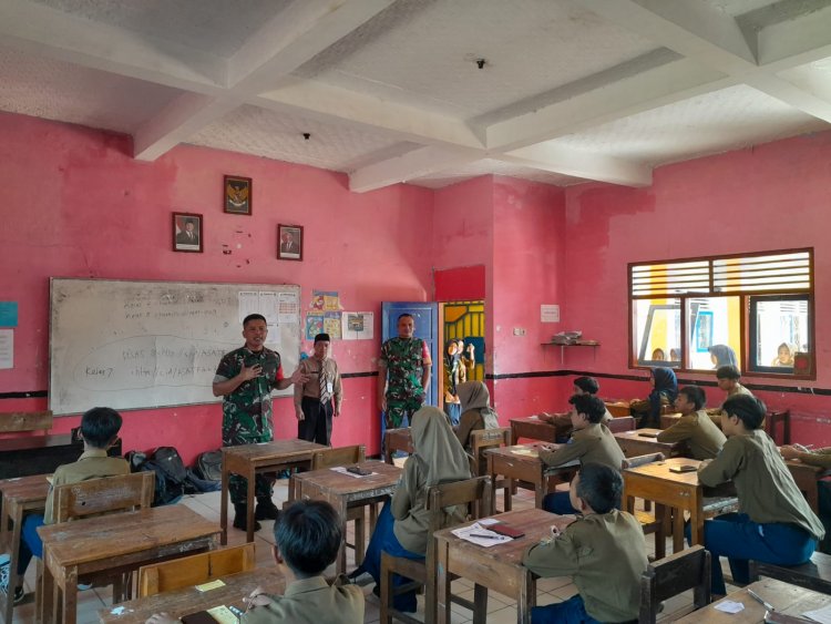 Tumbuhkan Jiwa Patriotisme Babinsa Berikan Wasbang Siswa Siswi Mts Muhamdiyah Karangkobar