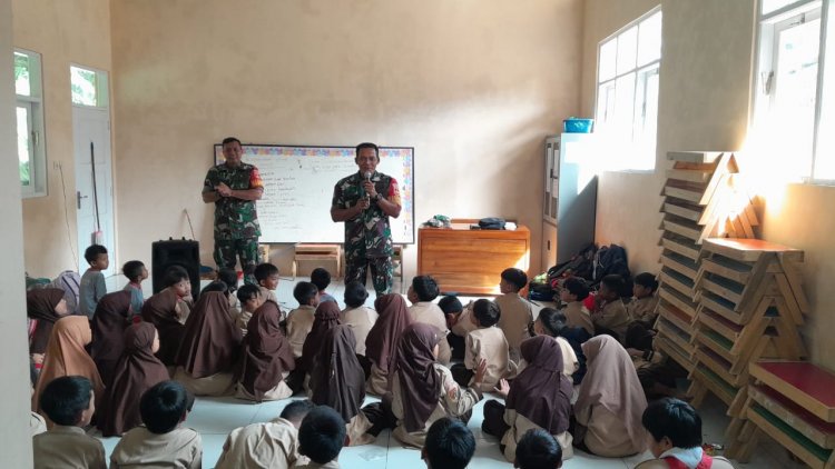 Begini Cara Babinsa Koramil 04/Karangkobar Tanamkan Karakter Dan Jiwa Patriotisme Pada Siswa