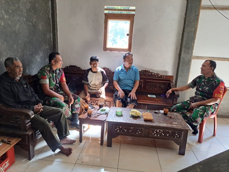 Wujudkan Keakraban Di Wilayah Babinsa Koramil 04/Karangkobar Komsos Dengan Tomas
