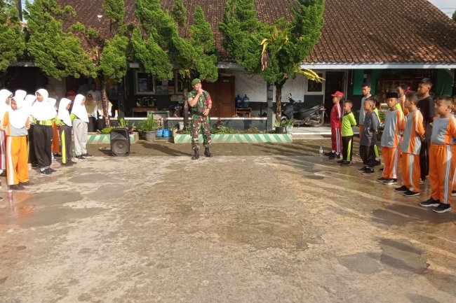 Ini Pesan Babinsa Koramil 04/Karangkobar,Saat MPLS Hari Ke 3 SD Negeri 1 Leksana