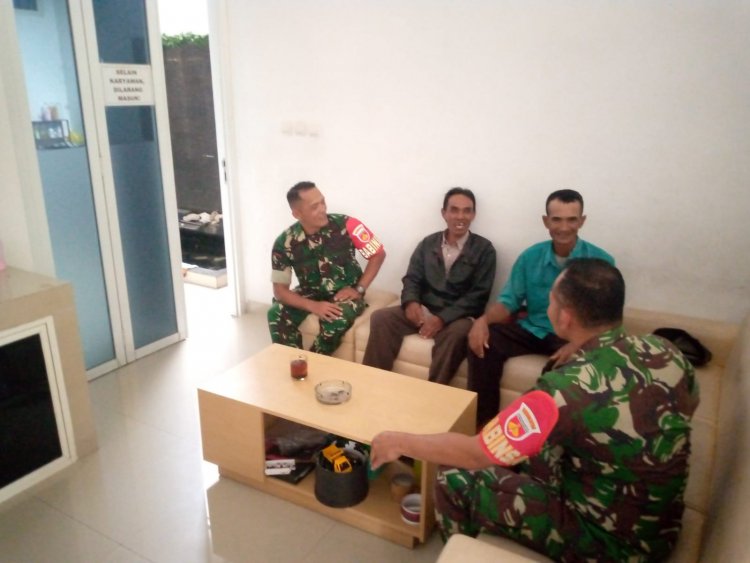 Wujudkan Kedekatan Di Wilayah Babinsa Koramil 04/Karangkobar Komsos Dengan Tokoh Masyarakat