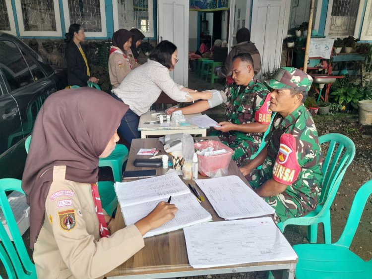 Meningkatkan Kemanunggalan TNI Dengan Rakyat Babinsa Turut Berpartisipasi Dalam Kegiatan Sosial Donor Darah