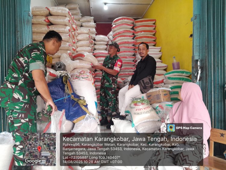 Jaga Ketahan Pangan Babinsa Babinsa Koramil 04/Karangkobar Cek Gudang Beras Di Wilayah Binaan