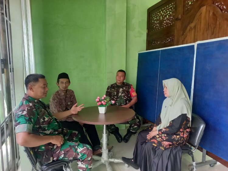 Pelda Sujatnoto Bersama Serda Winarto Sambangi Kantor Urusan Agama Kecamatan Karangkobar