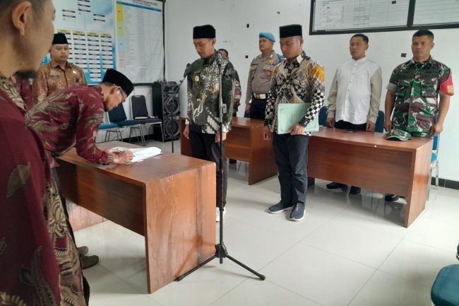 Sertu Tohar Hadiri Pelantikan Dan Pengambilan Sumpah Mutasi Perangkat Desa Leksana