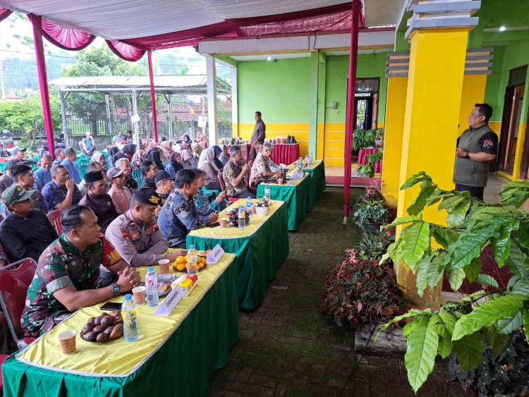 Mewakili Danramil Serka Purnomo Hadiri Undangan FARM FIELD DAY Sekolah Lapang Penglolaan Tanaman Terpadu