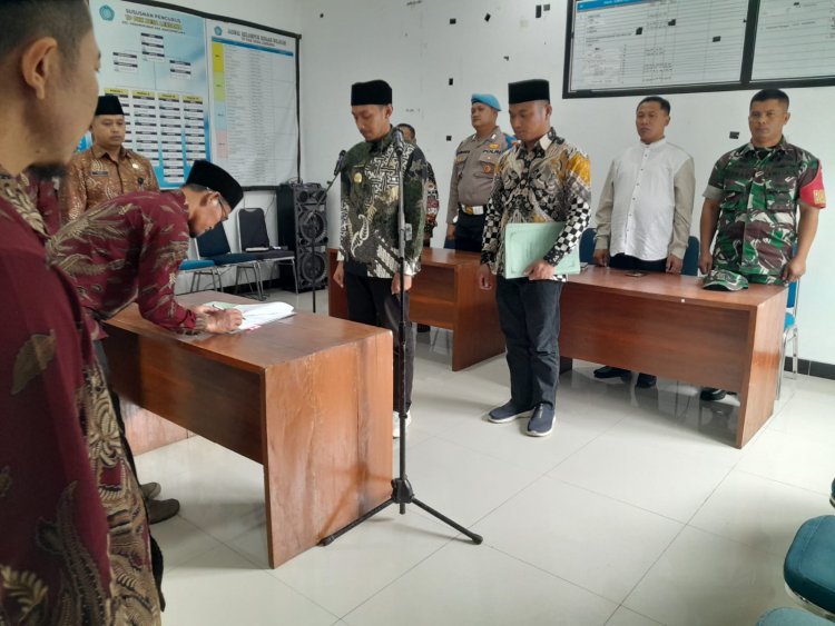 Sertu Tohar Hadiri Pelantikan Dan Pengambilan Sumpah Mutasi Perangkat Desa Leksana