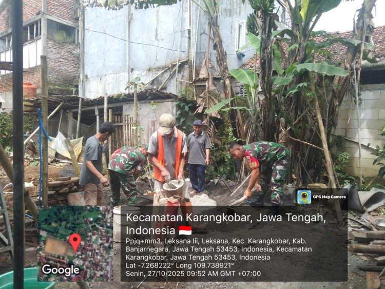 Hadirnya Babinsa Di Tengah Tengah Warga Dalam Kegiatan Gotong Royong Wujud Kemanunggalan TNI Dengan Warga