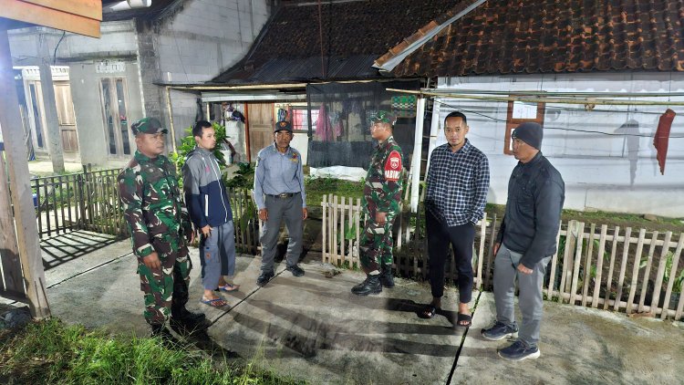 Babinsa Koramil Karangkobar Patroli Siskamling Bersama Warga Cegah Gangguan Kamtibmas